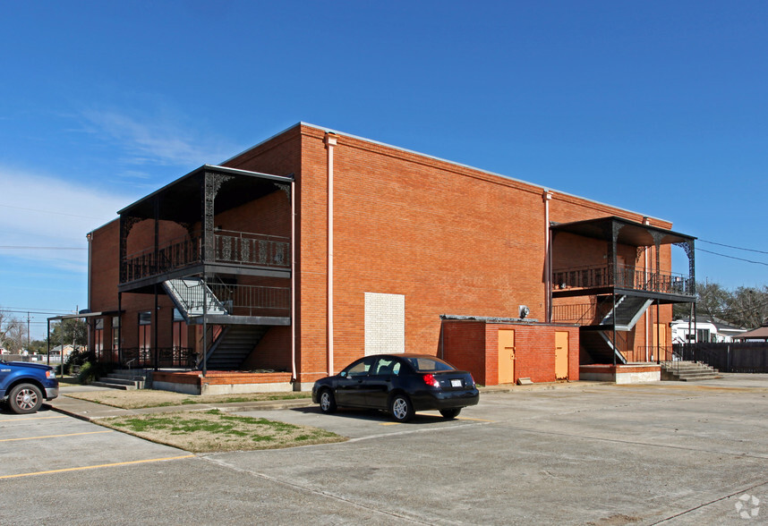 7370 Chef Menteur Hwy, New Orleans, LA à vendre - Photo du bâtiment - Image 3 de 49