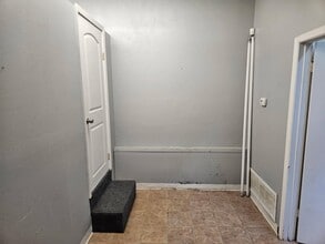 630 W Pleasant Run Rd, Lancaster, TX à louer Photo intérieure- Image 2 de 3