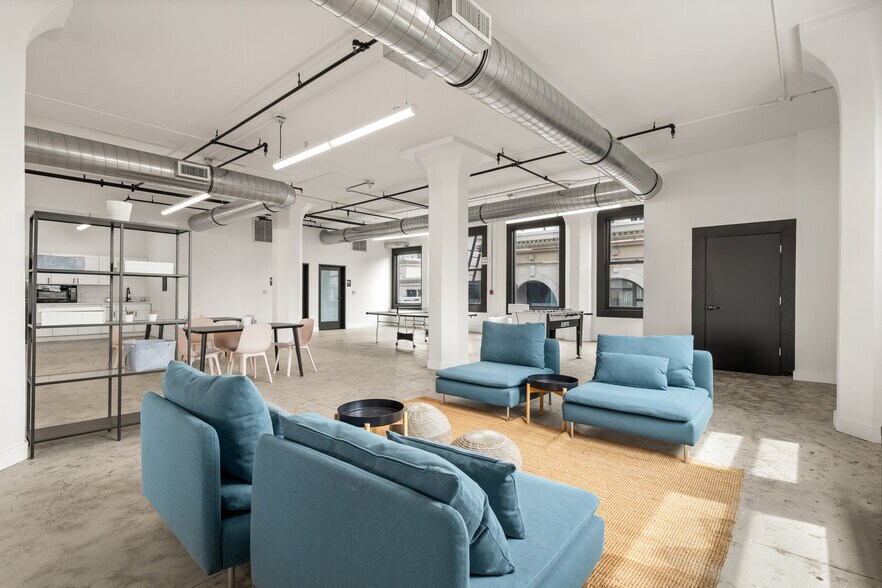 950 S Broadway, Los Angeles, CA à louer - Photo du bâtiment - Image 3 de 31