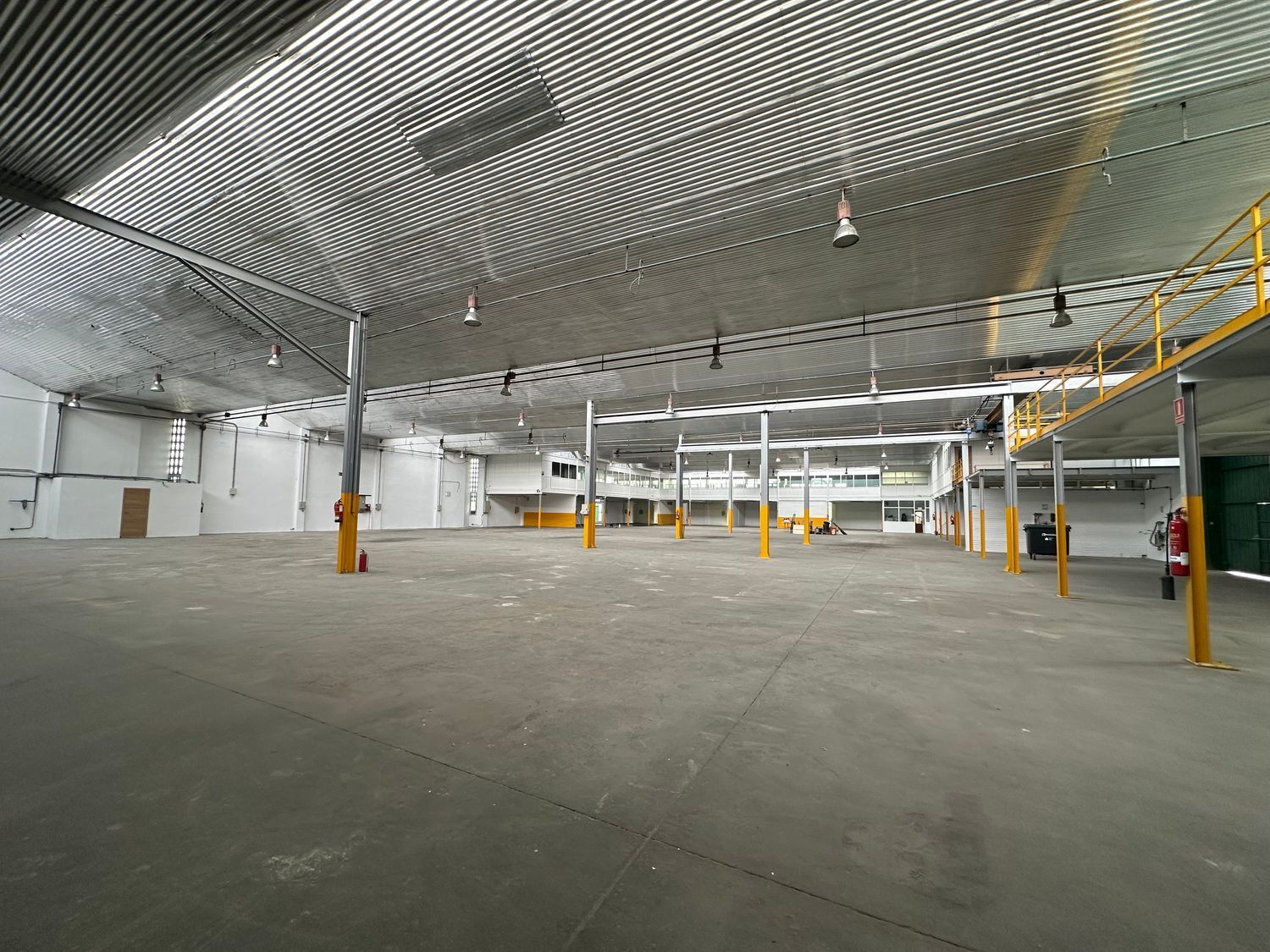 Industrial in Móstoles, Madrid for lease Primary Photo- Image 1 of 3