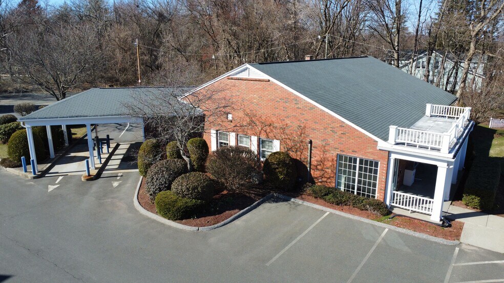 494 Newton St, South Hadley, MA à louer - Photo du bâtiment - Image 3 de 6