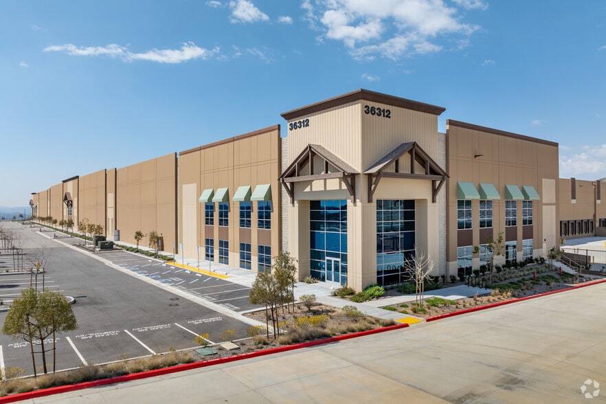 36312 Cherry Valley Blvd, Cherry Valley, CA for sale - Primary Photo - Image 1 of 7
