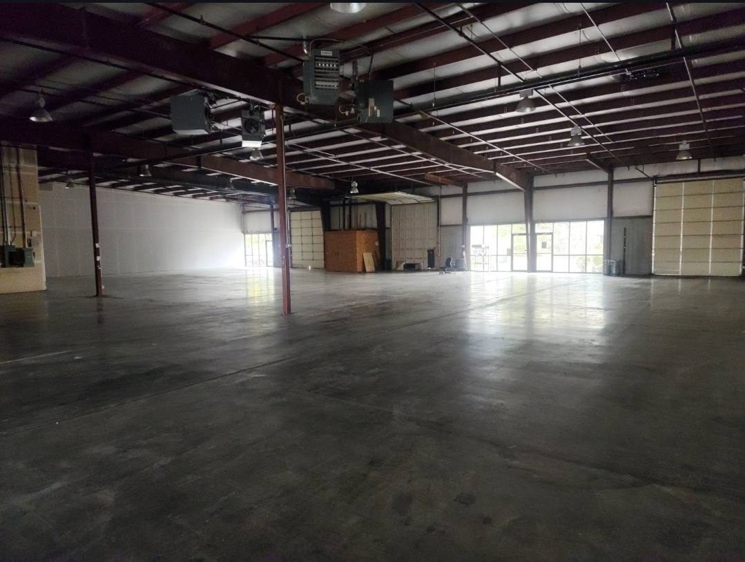 1053-1071 W Innovation Dr, Kearney, MO for lease Primary Photo- Image 1 of 16