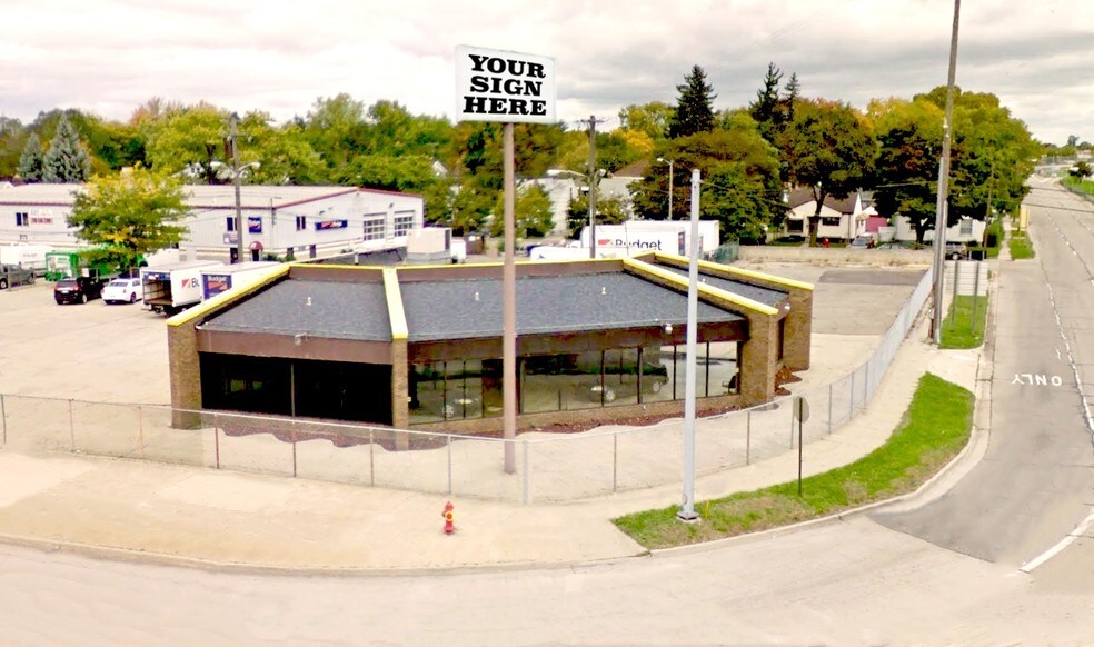 877 E Eight Mile Rd, Hazel Park, MI à louer - Photo du bâtiment - Image 2 de 3