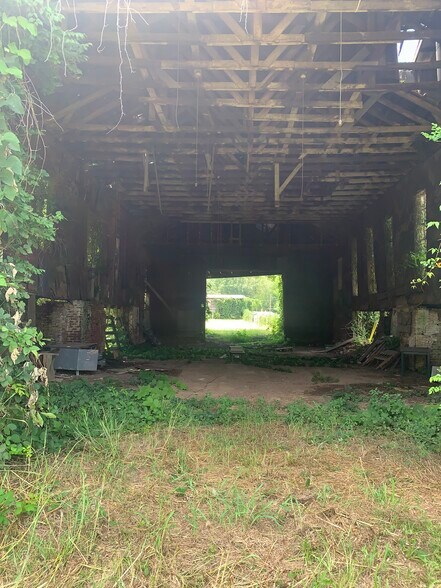 320 N Aycock St, Carrollton, GA à louer - Photo du bâtiment - Image 2 de 3