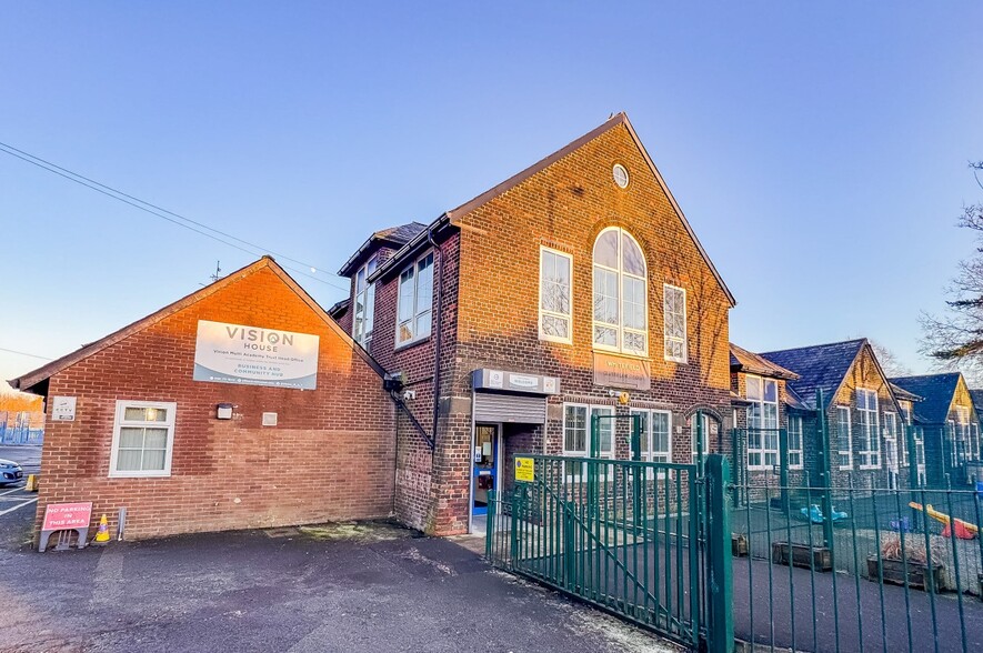 Higher Ln, Manchester for lease - Building Photo - Image 1 of 3