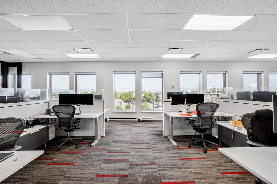 7405 Rte Transcanadienne, Montréal, QC for lease - Interior Photo - Image 3 of 6