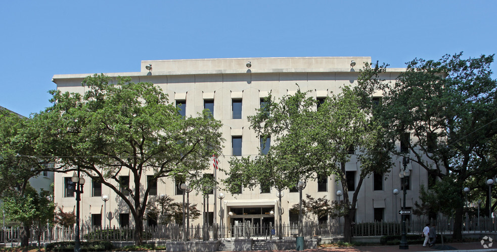 525 St. Charles Ave, New Orleans, LA à louer - Photo du bâtiment - Image 2 de 5