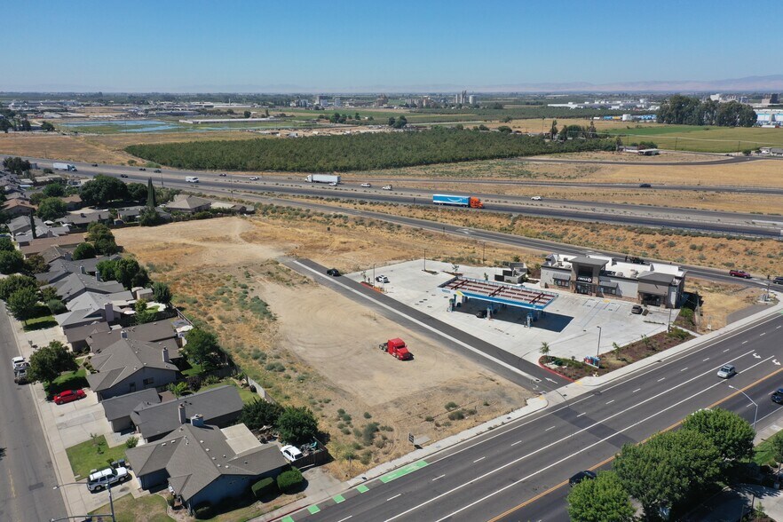 2450 Fulkerth Rd, Turlock, CA à vendre - Aérien - Image 2 de 6