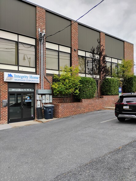 205 S Liberty St, Harrisonburg, VA for lease - Building Photo - Image 1 of 20