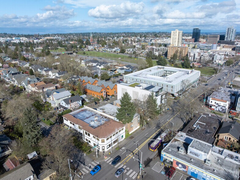 300 NE 45th St, Seattle, WA à vendre - Photo du bâtiment - Image 2 de 11