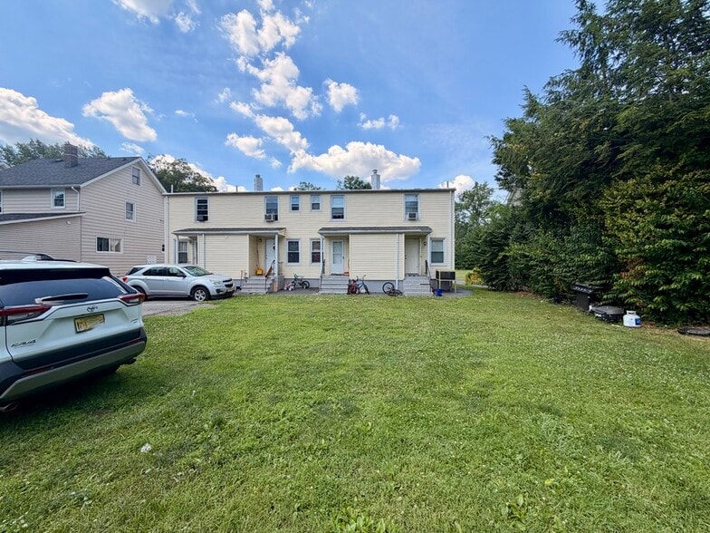 North Plainfield & Middlesex - 11 Units portfolio of 3 properties for sale on LoopNet.ca - Building Photo - Image 3 of 15