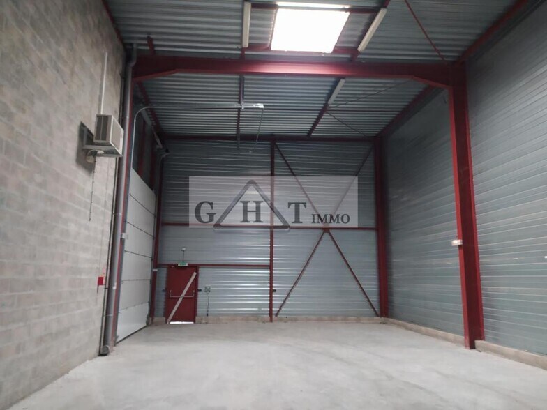 Flex in Chelles for sale - Interior Photo - Image 2 of 8