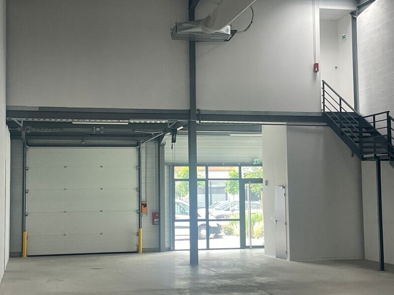 6 Rue Des Frères Boude, Toulouse for lease - Interior Photo - Image 2 of 11