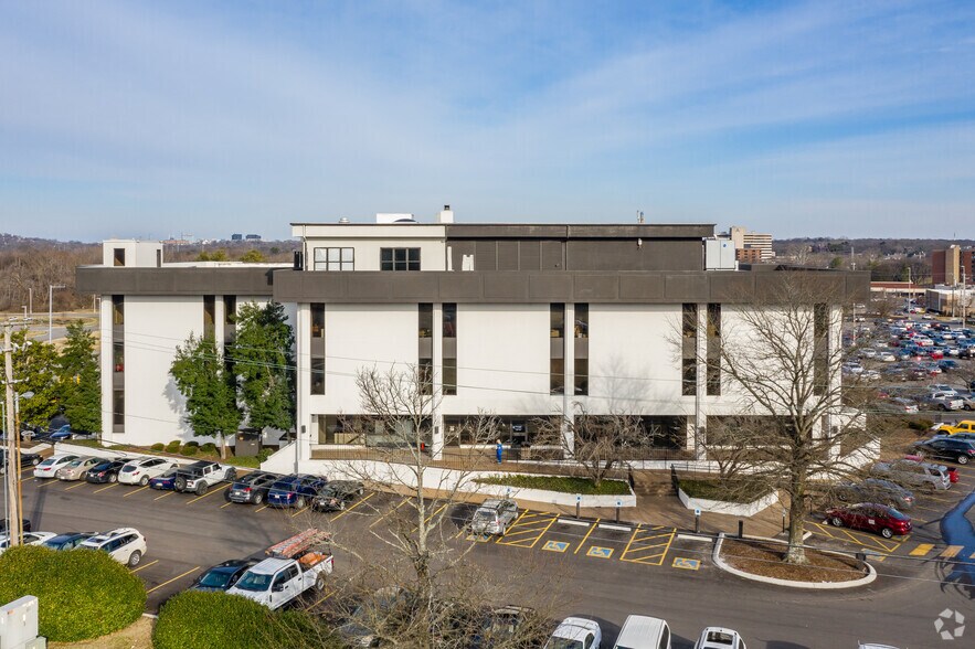 28 White Bridge Rd, Nashville, TN à louer - Photo du bâtiment - Image 2 de 12