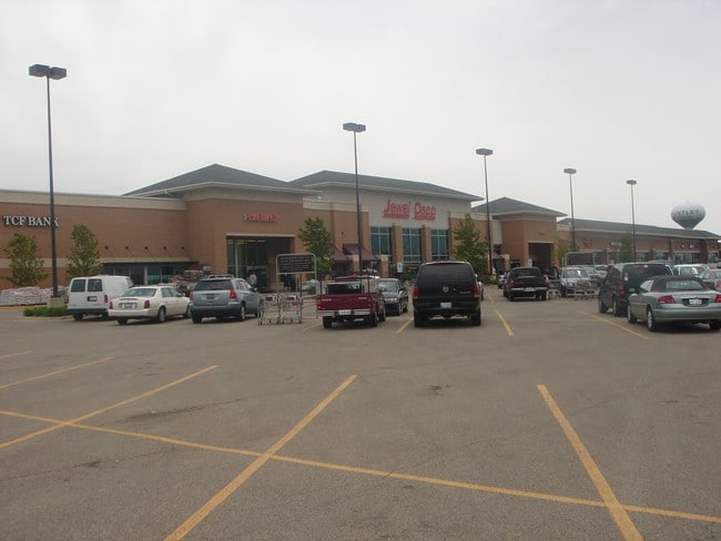 More details for 13200-13340 Village Green Dr, Huntley, IL - Retail for Lease