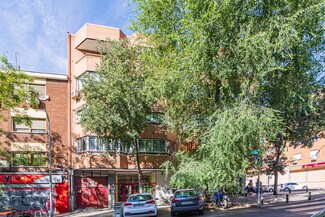 Plus de détails pour Multi-résidentiel à vendre