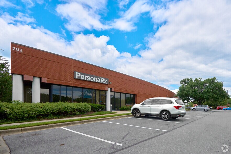 202 Perry Pky, Gaithersburg, MD à louer - Photo du bâtiment - Image 2 de 4