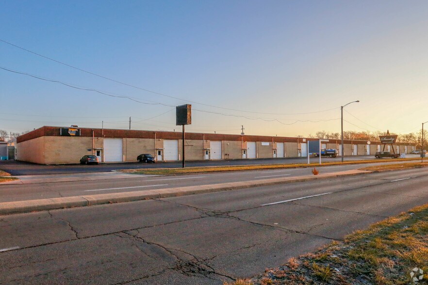 2416-2524 Stanley Ave, Dayton, OH à louer - Photo du bâtiment - Image 2 de 3