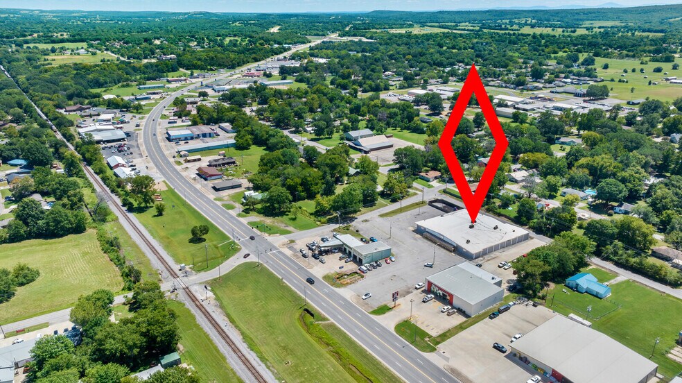 814 E Cherokee Ave, Sallisaw, OK à vendre - Photo du bâtiment - Image 3 de 57