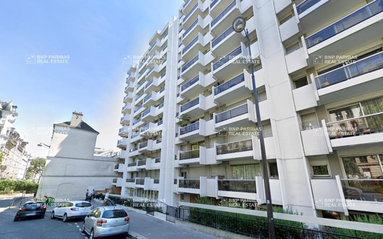 Multifamily in Paris for sale Building Photo- Image 1 of 9