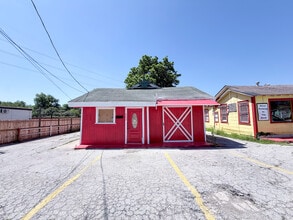 500 W Hildebrand Ave, San Antonio, TX for lease Interior Photo- Image 1 of 9