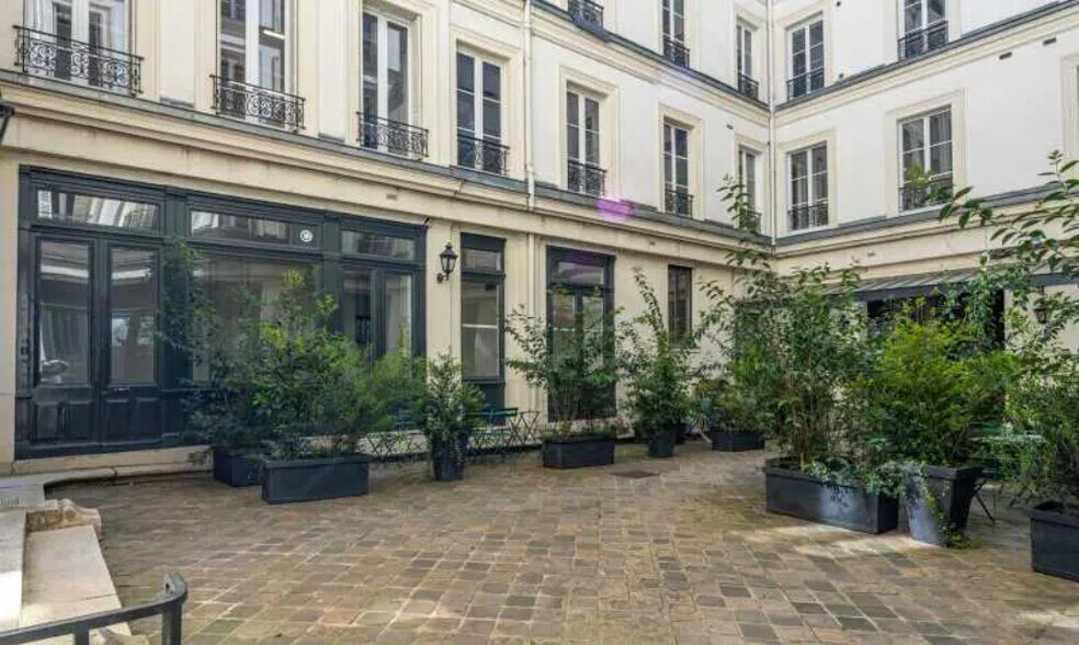 105 Rue La Fayette, Paris à louer - Photo du bâtiment - Image 2 de 7