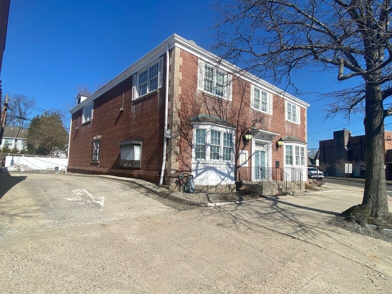 162 E Putnam Ave, Cos Cob, CT for sale - Building Photo - Image 2 of 6
