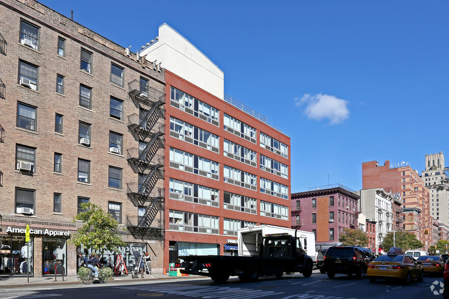 189-195 Eighth Ave, New York, NY for lease - Building Photo - Image 3 of 7