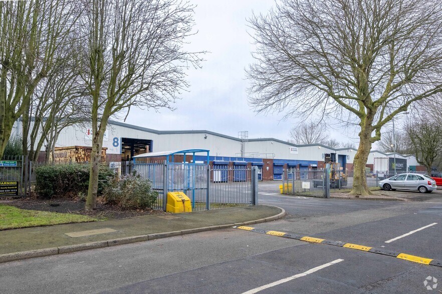 Units 8-12 Parkside Industrial Estate, Wolverhampton for lease - Primary Photo - Image 1 of 1