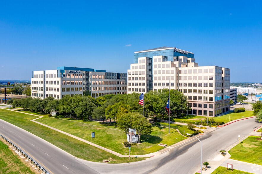 10101 Reunion Pl, San Antonio, TX for lease - Building Photo - Image 1 of 14