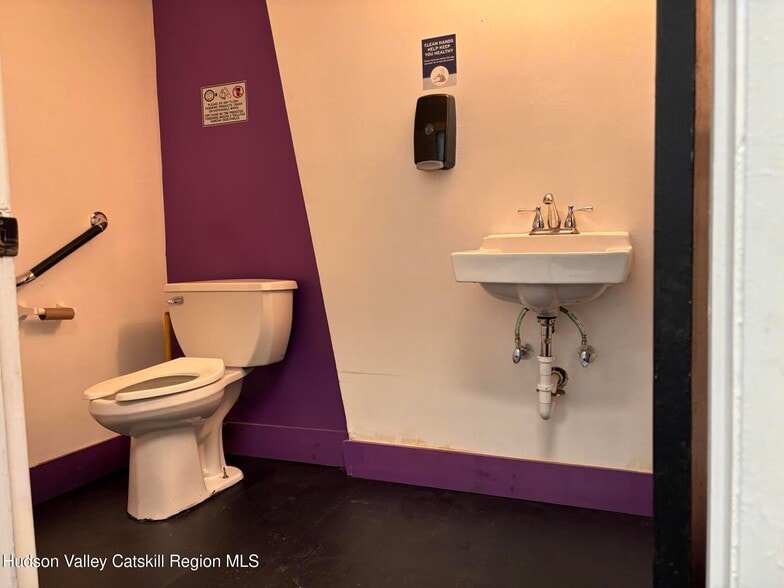 1076-1090 Morton Blvd, Kingston, NY for lease - Building Photo - Image 3 of 16