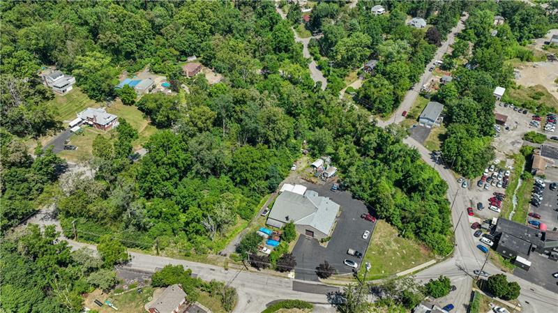 560 Hoover Rd, Penn Hills, PA à vendre - Photo du bâtiment - Image 2 de 43