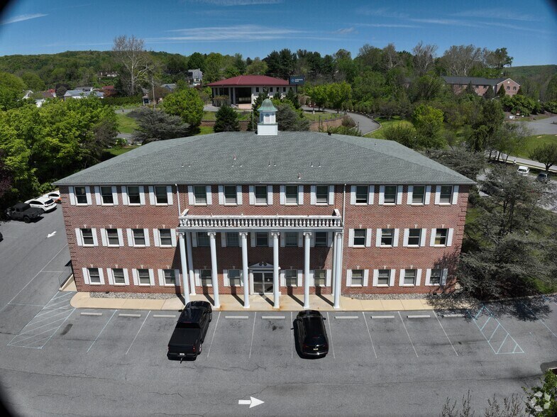 6 Hearthstone Ct, Reading, PA à louer - Communauté Matterport - Image 2 de 15