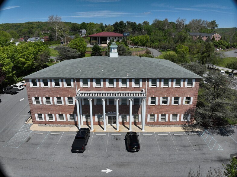 6 Hearthstone Ct, Reading, PA à louer - Communauté Matterport - Image 2 de 15
