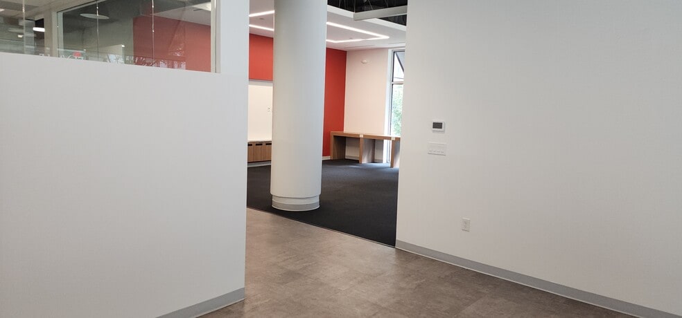 805 Peachtree St NE, Atlanta, GA for lease - Building Photo - Image 3 of 39