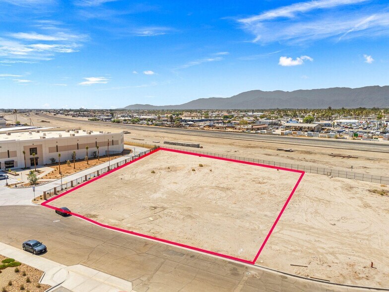 83681 Citrus Ave, Indio, CA à vendre - Photo du bâtiment - Image 2 de 19