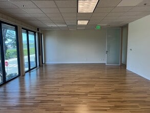 102 Persian Dr, Sunnyvale, CA à louer Photo du bâtiment- Image 2 de 9