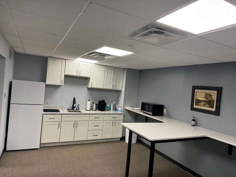 108 S Minnesota Ave, Saint Peter, MN for lease - Interior Photo - Image 3 of 6