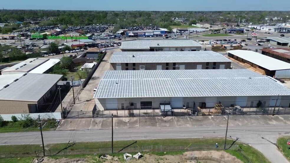 5708 N Shepherd Dr, Houston, TX à louer - Vidéo sur l’inscription commerciale - Image 2 de 50