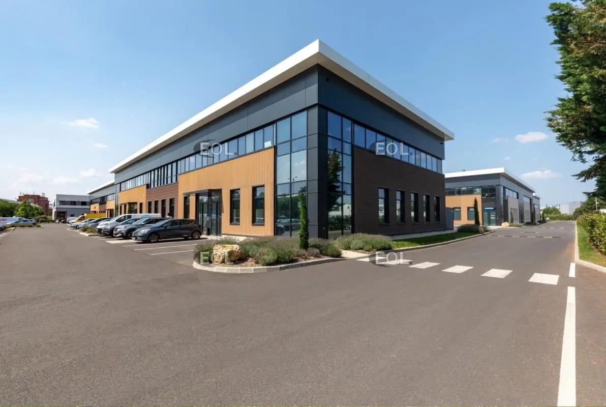 Flex in Gennevilliers for lease Building Photo- Image 1 of 10