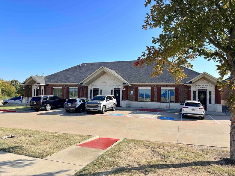 7000 Parkwood Blvd, Frisco, TX à louer - Photo du bâtiment - Image 2 de 5