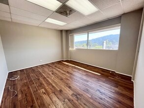 3857 Foothill Blvd, La Crescenta, CA à louer Photo intérieure- Image 1 de 5