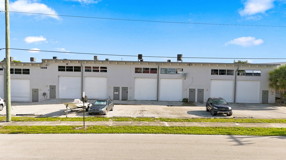 1209 Gateway Rdg, Lake Park, FL à vendre - Photo du bâtiment - Image 3 de 23
