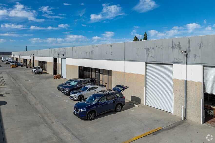 10521-10579 Dale Ave, Stanton, CA à louer - Photo du bâtiment - Image 3 de 5