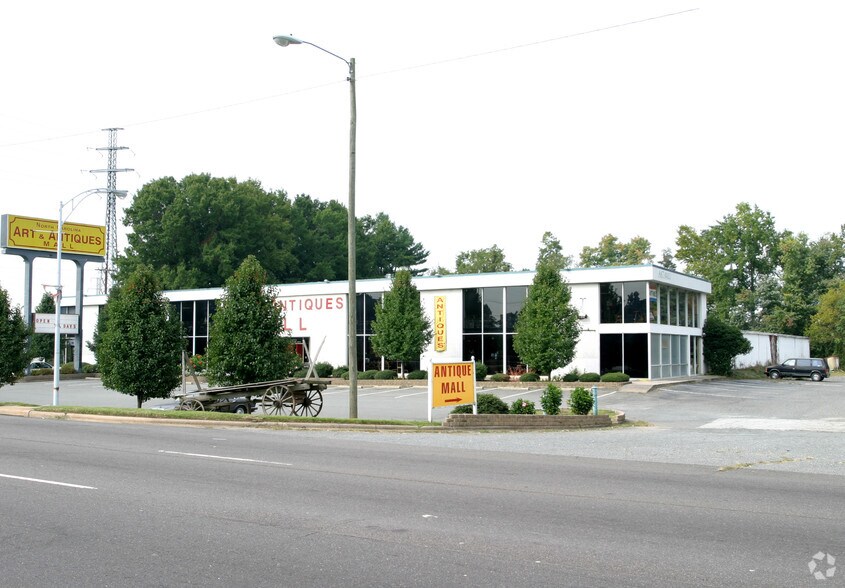 1590 Peters Creek Pky, Winston-Salem, NC à vendre - Photo du bâtiment - Image 3 de 4