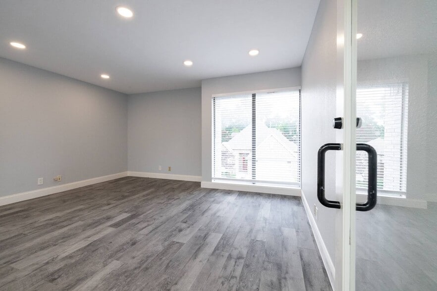 2401 Garden Park Ct, Arlington, TX for lease - Building Photo - Image 2 of 34