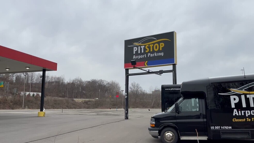 1000-2000 Casteel Dr, Coraopolis, PA à louer - Vidéo sur l’inscription commerciale - Image 2 de 13