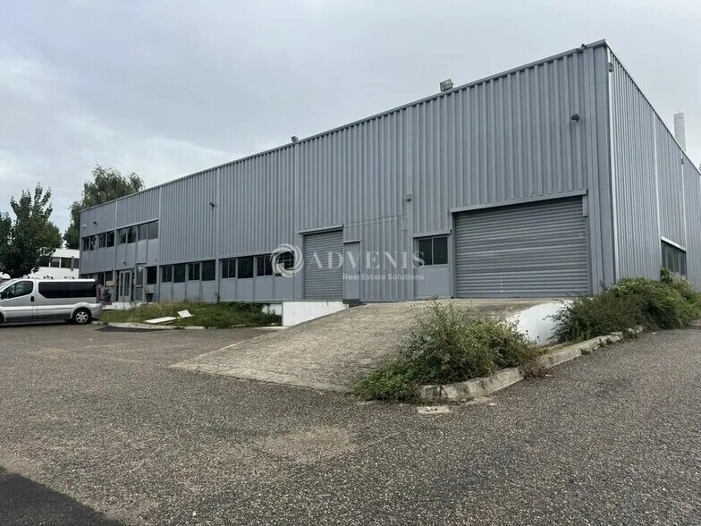 Flex in Sarcelles for lease - Building Photo - Image 1 of 9