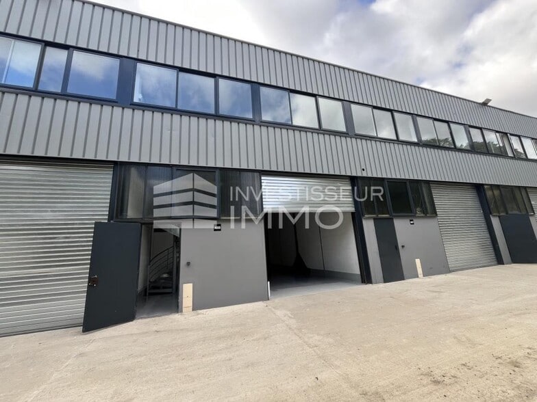 Industrial in Noisy Le Grand for lease - Building Photo - Image 1 of 5